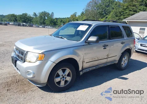 2010 Ford Escape Xlt z USA, uszkodzony, nr VIN 1FMCU0D7XAKB28479